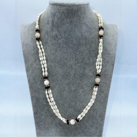 Mother of Pearl Cream‎ Beaded Necklace with Geometric Patterns - Picture 1 of 5